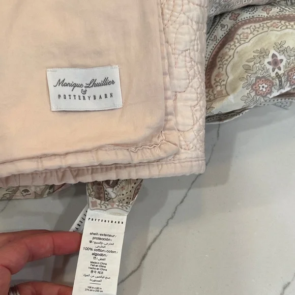 Pottery Barn Paisley Patterned Duvet and shams - Picture 2 of 4